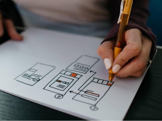 ux designer drawing user journey map